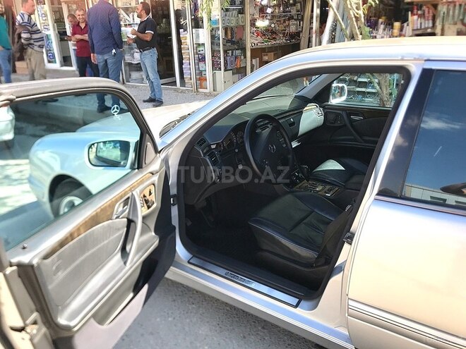 Mercedes E 240 2001, 226,000 km - 2.4 l - Bakı