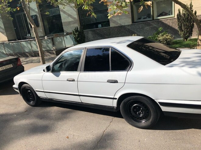 BMW 520 1988, 300,000 km - 2.0 l - Bakı