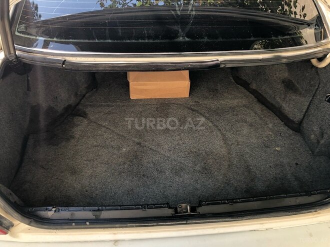 BMW 520 1988, 300,000 km - 2.0 l - Bakı