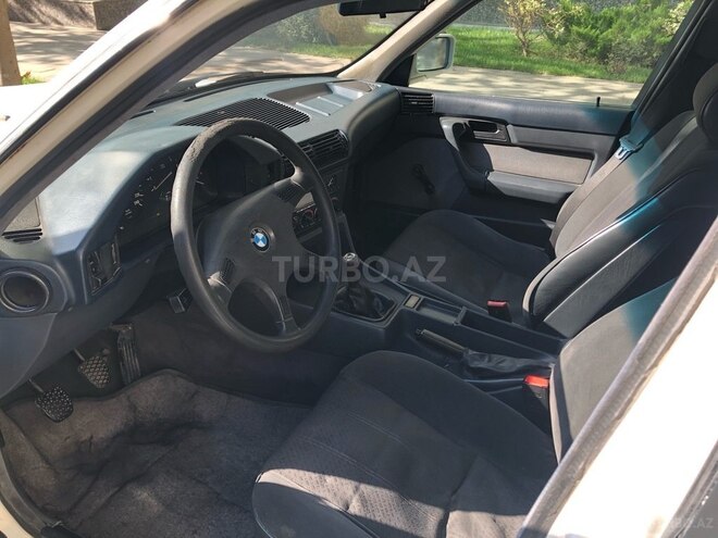BMW 520 1988, 300,000 km - 2.0 l - Bakı