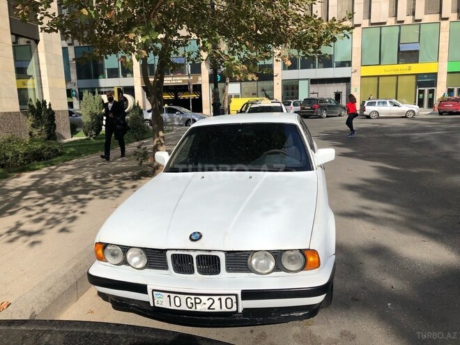 BMW 520 1988, 300,000 km - 2.0 l - Bakı