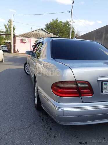 Mercedes E 270 2001, 253,000 km - 2.7 l - Bakı