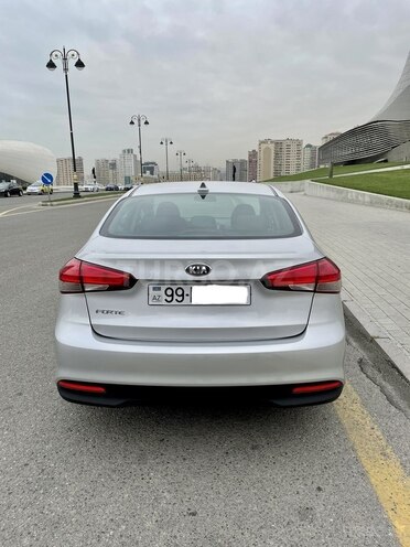 Kia Cerato 2017, 158,000 km - 2.0 l - Bakı