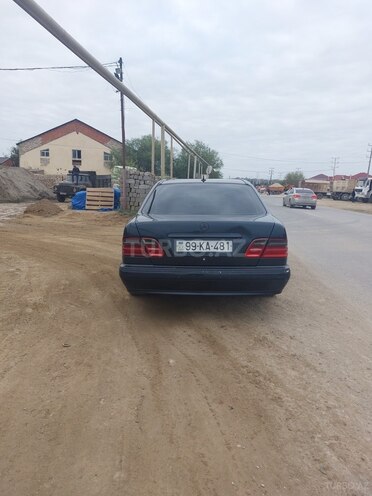 Mercedes E 270 2001, 337,000 km - 2.7 l - Bakı
