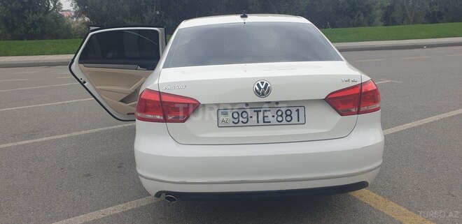 Volkswagen Passat 2014, 131,380 km - 1.8 л - Bakı