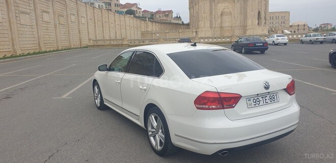 Volkswagen Passat 2014, 131,380 km - 1.8 л - Bakı