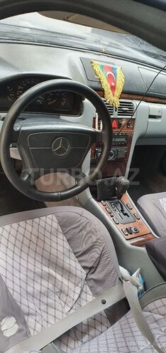 Mercedes E 240 1997, 315,000 km - 2.4 l - Bakı