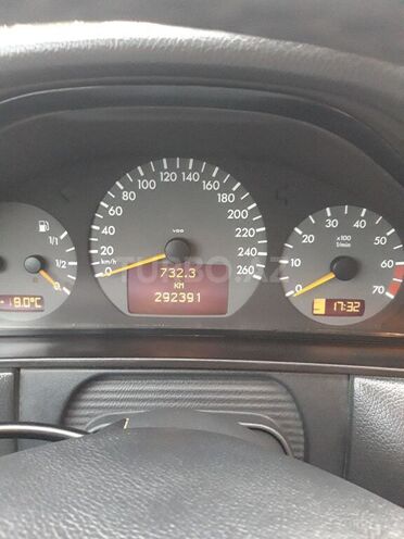 Mercedes E 240 2001, 292,391 km - 2.6 l - Bakı