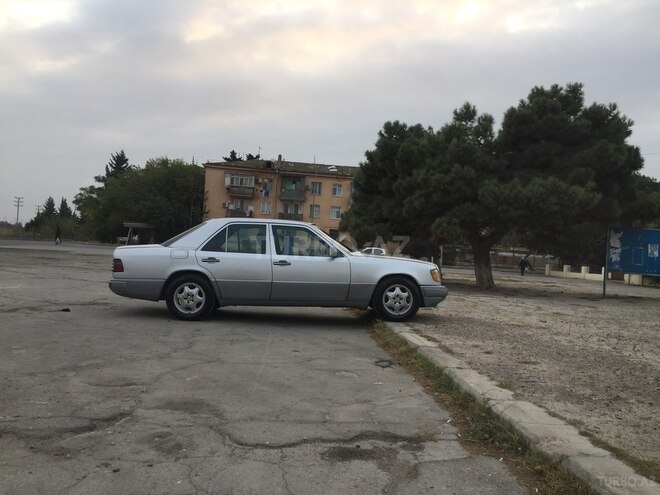 Mercedes E 200 1993, 358,000 km - 2.0 l - Bakı