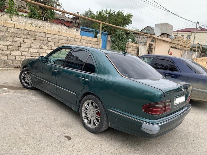 Mercedes E 220 2000, 298,000 km - 2.2 l - Bakı