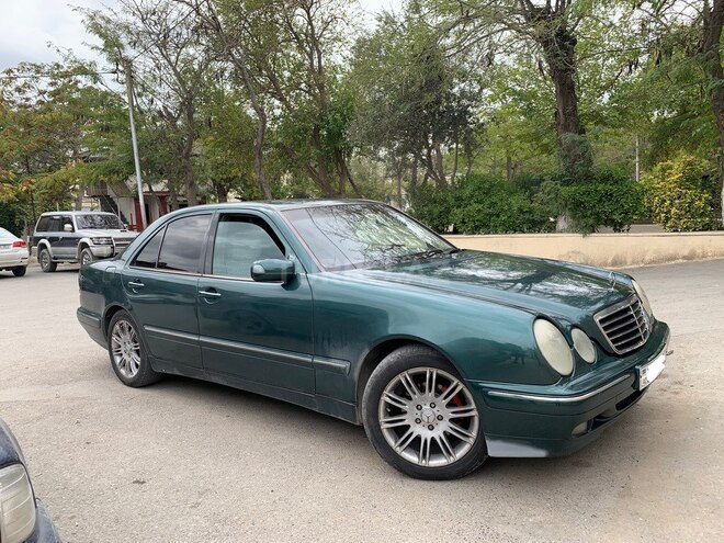 Mercedes E 220 2000, 298,000 km - 2.2 l - Bakı