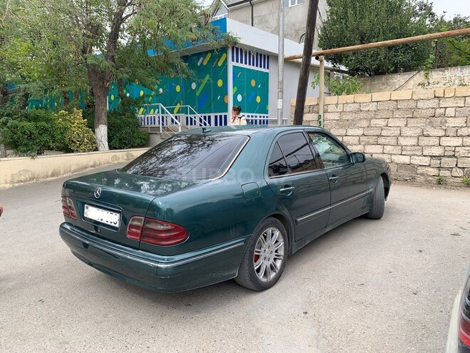 Mercedes E 220 2000, 298,000 km - 2.2 l - Bakı