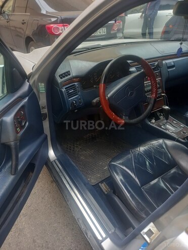Mercedes E 320 1996, 403,000 km - 3.2 l - Bakı