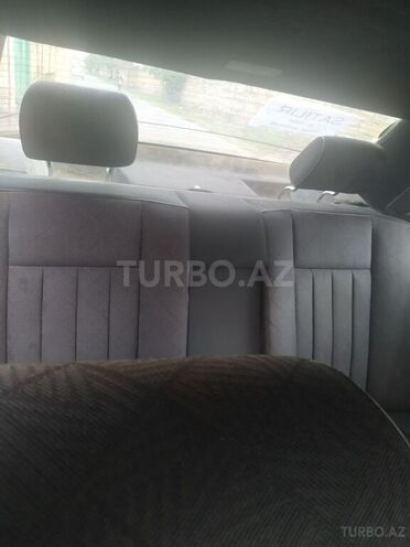 Mercedes E 220 1994, 780,000 km - 2.5 л - Ucar