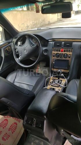 Mercedes E 320 2000, 323,000 km - 3.2 l - Bakı