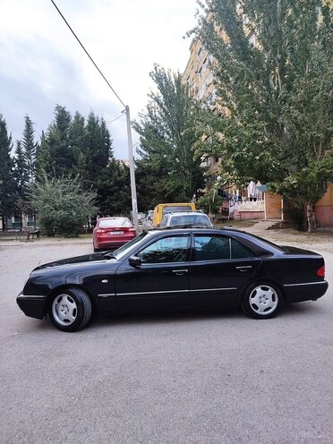 Mercedes E 240 1998, 325,000 km - 2.4 л - Sumqayıt