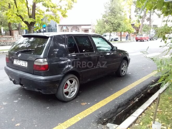 Volkswagen Golf 1993, 12,345 km - 1.8 л - Qax