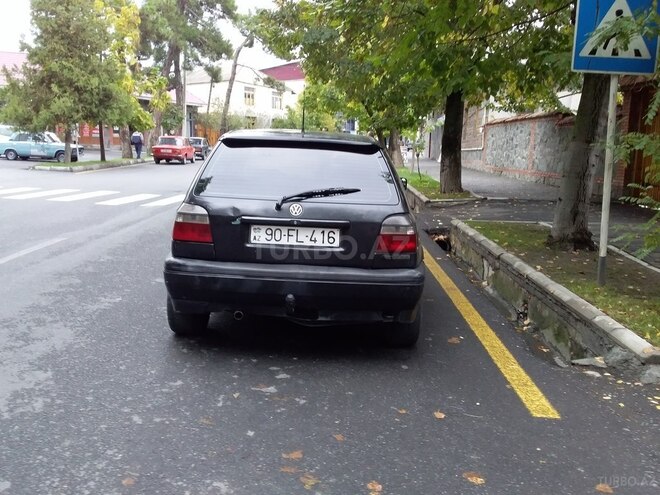Volkswagen Golf 1993, 12,345 km - 1.8 л - Qax