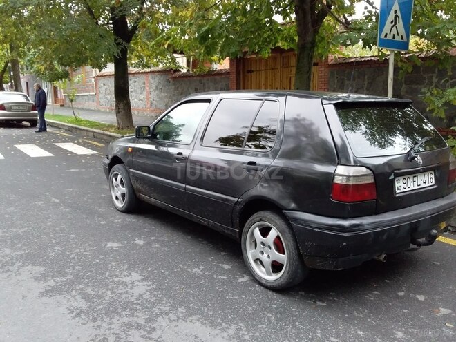 Volkswagen Golf 1993, 12,345 km - 1.8 л - Qax