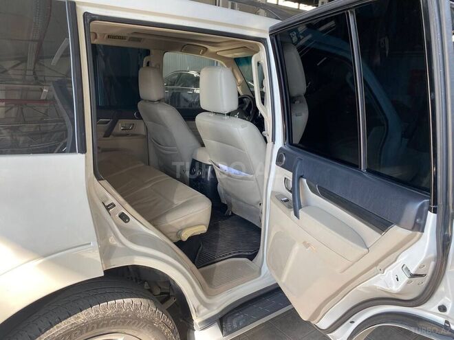Mitsubishi Pajero 2007, 195,000 km - 3.8 l - Bakı
