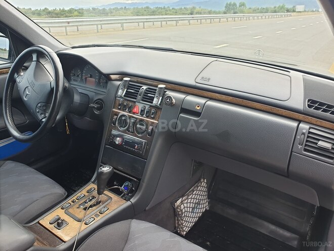Mercedes E 200 2000, 324,758 km - 2.0 л - Lənkəran