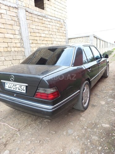 Mercedes E 220 1994, 380,000 km - 2.2 l - Masallı