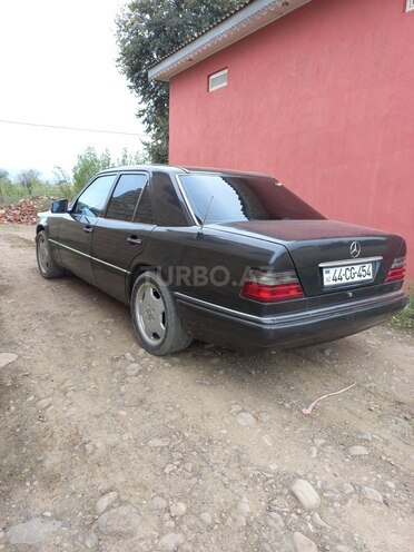 Mercedes E 220 1994, 380,000 km - 2.2 l - Masallı