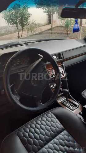 Mercedes E 220 1995, 345,678 km - 2.2 л - Tovuz
