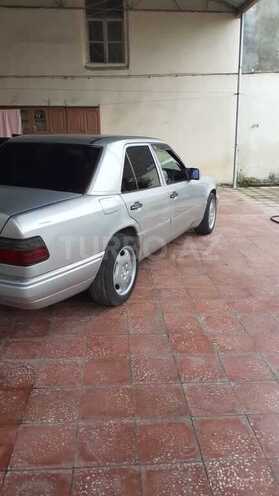 Mercedes E 220 1995, 345,678 km - 2.2 л - Tovuz