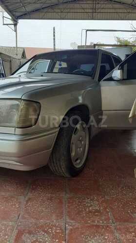 Mercedes E 220 1995, 345,678 km - 2.2 л - Tovuz