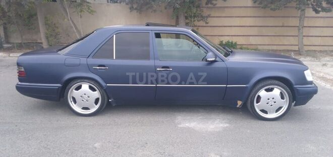 Mercedes E 220 1994, 250,000 km - 2.2 l - Bakı