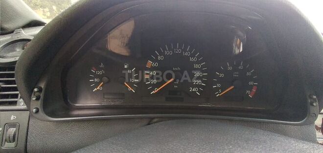 Mercedes E 220 1994, 250,000 km - 2.2 l - Bakı