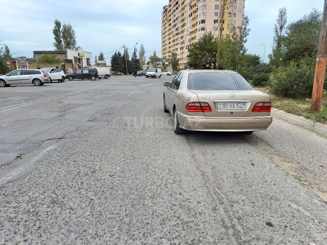 Mercedes E 240 2001, 345,000 km - 2.6 l - Bakı