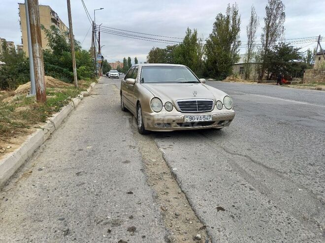 Mercedes E 240 2001, 345,000 km - 2.6 l - Bakı