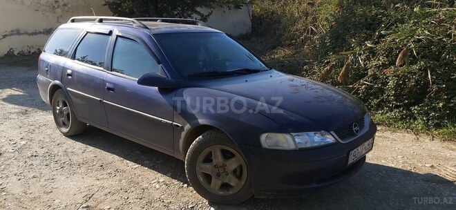 Opel Vectra 1997, 300,000 km - 2.0 l - Quba