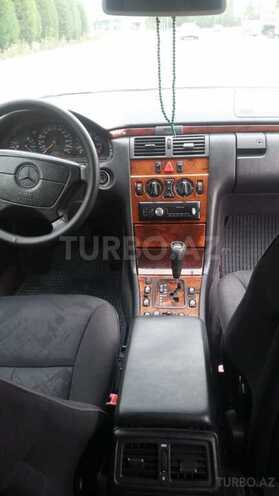 Mercedes E 240 1998, 301,653 km - 2.4 л - Gəncə