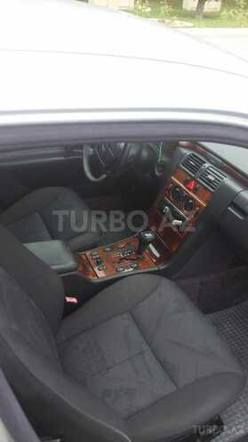 Mercedes E 240 1998, 301,653 km - 2.4 л - Gəncə