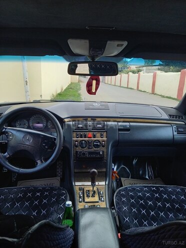 Mercedes E 320 2001, 45,000 km - 3.2 л - Biləsuvar