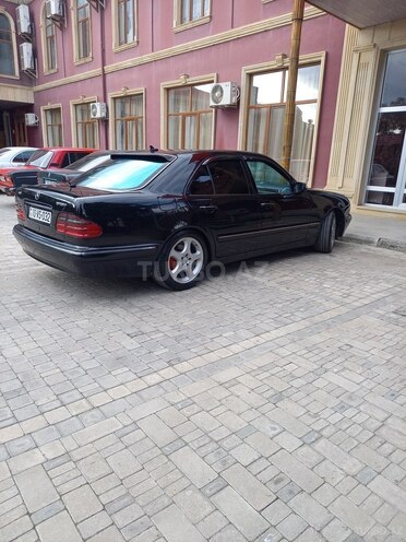 Mercedes E 320 2001, 45,000 km - 3.2 л - Biləsuvar