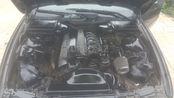 BMW 528 1996, 528,000 km - 2.8 л - Qazax