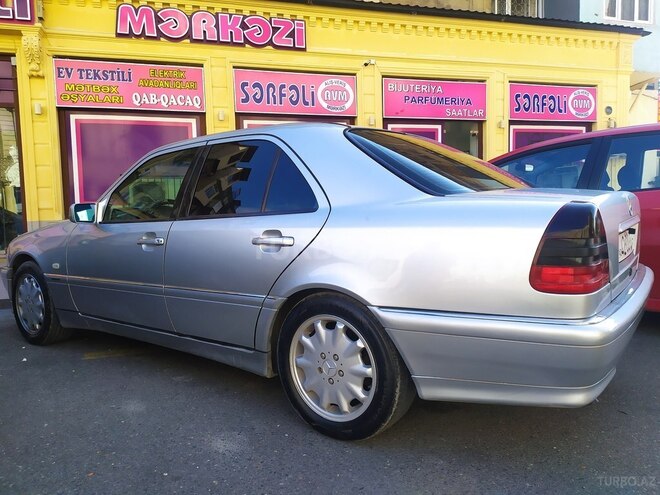 Mercedes C 220 1998, 241,745 km - 2.2 l - Bakı
