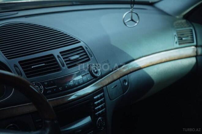Mercedes E 320 2002, 285,000 km - 3.2 l - Astara