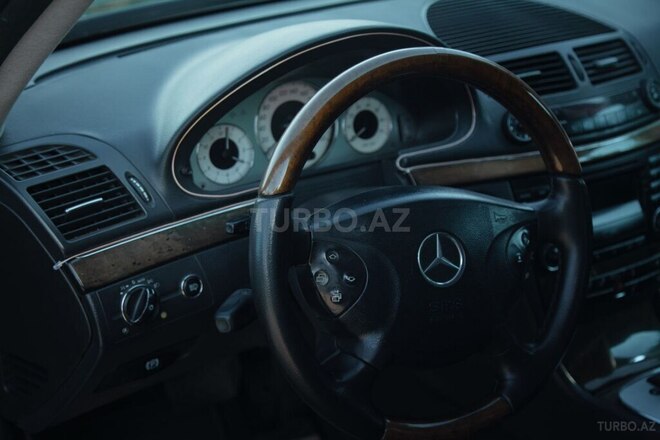 Mercedes E 320 2002, 285,000 km - 3.2 l - Astara