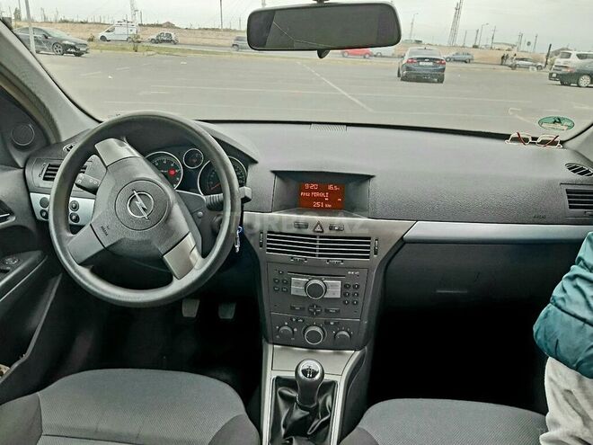 Opel Astra 2006, 180,000 km - 1.4 l - Bakı