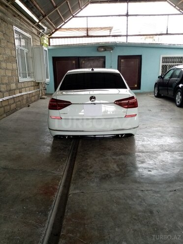 Volkswagen Passat 2016, 96,000 km - 1.8 l - 