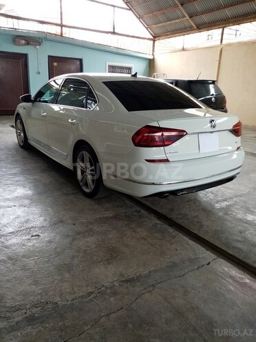 Volkswagen Passat 2016, 96,000 km - 1.8 l - 