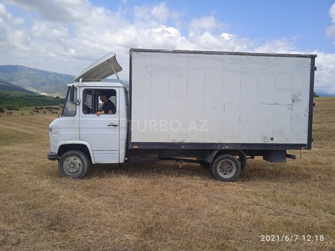 Mercedes 609 D 1981, 32,000 km - 2.5 l - Şamaxı