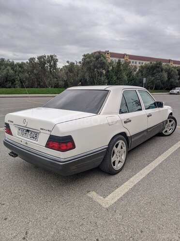 Mercedes E 220 1994, 388,000 km - 2.2 l - Bakı