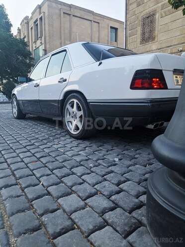 Mercedes E 220 1994, 388,000 km - 2.2 l - Bakı