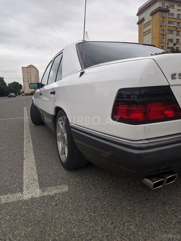 Mercedes E 220 1994, 388,000 km - 2.2 l - Bakı